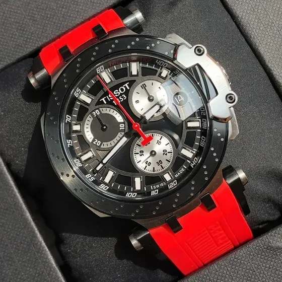 Este Reloj Tissot Presume De Una Alta Calidad Y Un Estilo De Rojo
