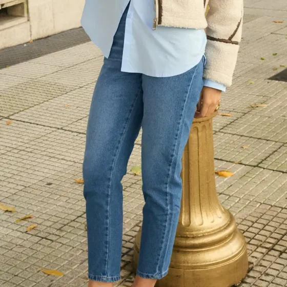 Jean Mom Fit Tiro Medio Rígido Mujer