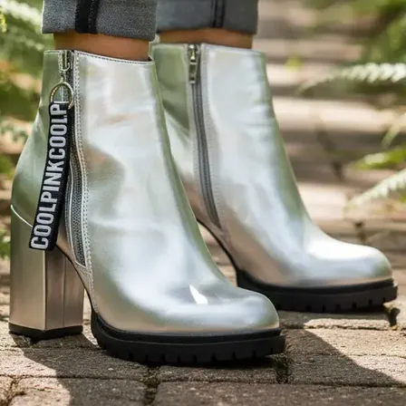 Bota Botineta Corta Mujer Taco Separado Plateada  Cool Pink