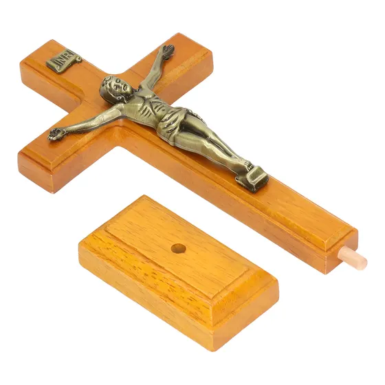 Crucifijo De Madera Hecho A Mano En La Pared De Jesús Católi