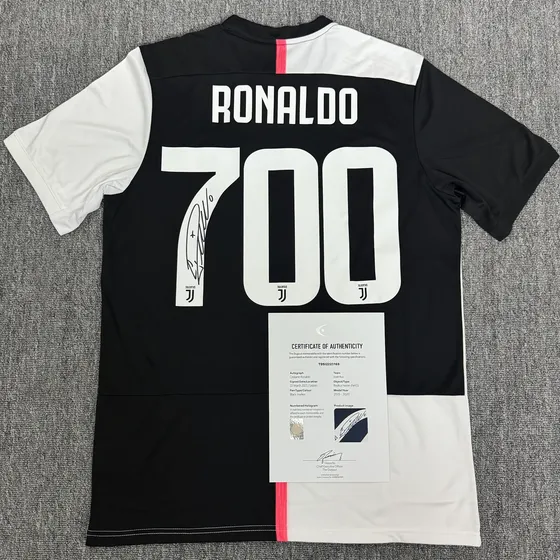 Camiseta Autografiada De Cristiano Ronaldo De La Juventus 20