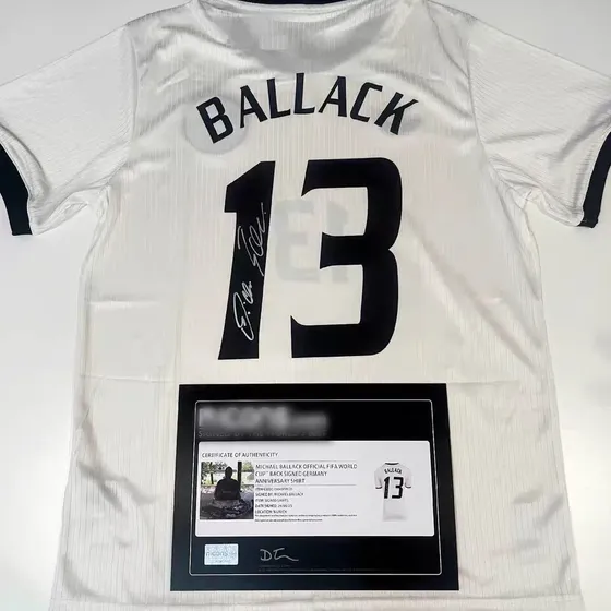 Firma Manuscrita Del Equipo Alemán Ballack 2022