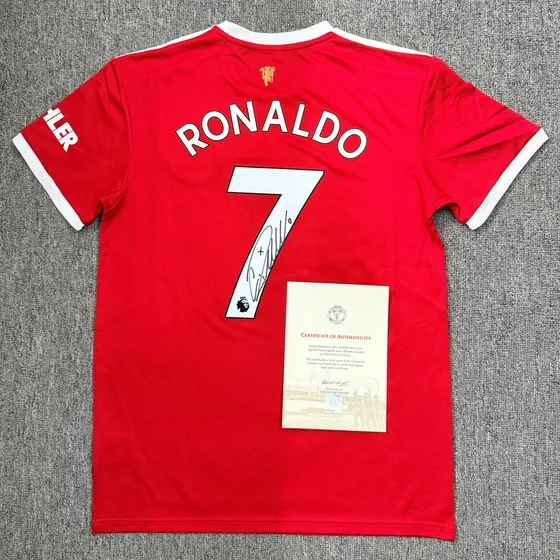 La Camiseta Autografiada De Cristiano Ronaldo Y El Mancheste