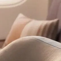 Almohada de viaje con masajeador cuello Baza BZAL-0001A azul para avión auto colectivo tren descanso cervical portátil soporte cuello cabeza cómoda liviana adultos ergonómica funda lavable viaje largo