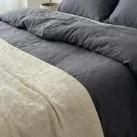 Kit Cubre Edredón Dubai Queen 2 Plazas 260x240 + 2 Fundas de Almohadas Gris Grafito | Ganga Home