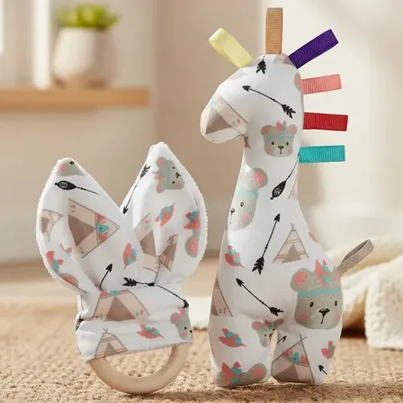 Jirafa Sonajero Chica + Mordillo Orejitas Argolla Madera Color Indiecitos Diseño Estampado