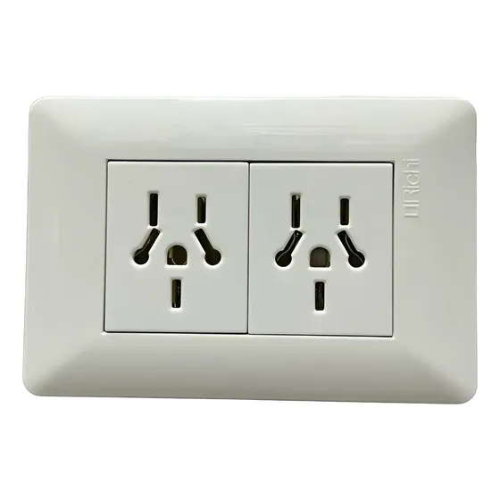 Tomacorriente Doble Multinorma 10A 220V Blanco Richi Modelo Bio