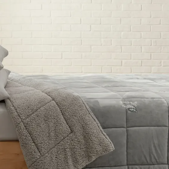 Acolchado 2 Plaza Queen Reversible Plush Hojas