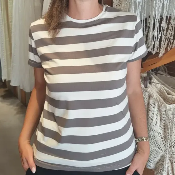 Remera De Mujer Rayada Manga Corta Cuello Redondo Klev